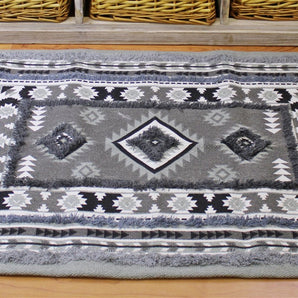 Grey Patterned & Tufted Rug, 60x90cm